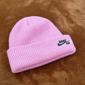 [SOLD] BRAND NEW PINK NIKE SB BEANIE